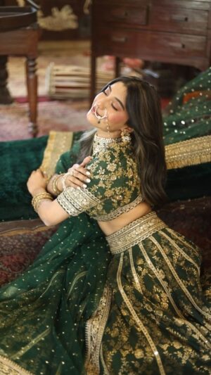 Somya Daundkar Instagram - Dil ne tasveer banai hai teri♥️✨
#arabicsong #trendingaudio
🎥 @vb_bagde_mr.photographer