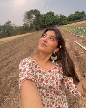 Somya Daundkar Instagram - When at the Village 💗keeping it raw🤭