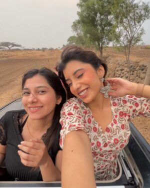 Somya Daundkar Instagram - When at the Village 💗keeping it raw🤭