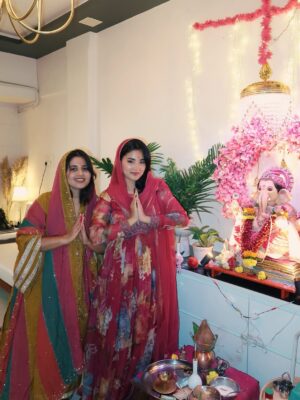 Somya Gupta Instagram - Best days are here ❤️
Ganpati Bappa Moryaa 🙏 🫶🏻
.
.
.
wearing this gorgeous set from @kalista.official 🫶🏻
@dipublicrelations