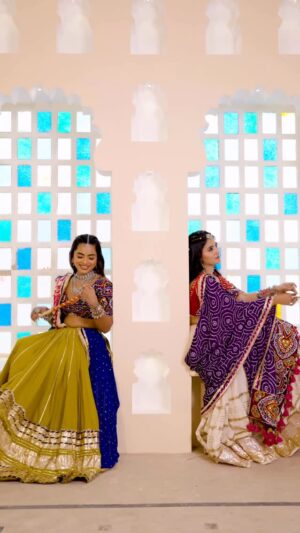Somya Gupta Instagram - This is your sign to create this transition with your PARAM SAKHI👭💖🤭
Navratri Ki Hardik Shubhkamnaye🙏🏼✨
#leishainfestivemode
#navratri #trending #explorepage #garba
Outfits by - @anjanase_official
(Navratri, chaniyacholi, Transitions, Garba, Leishapatidar, Somya Gupta)