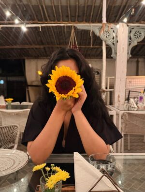 Somya Gupta Instagram - 🌻💛