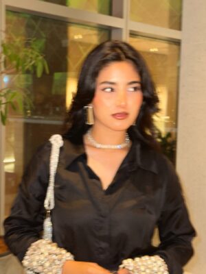 Somya Gupta Instagram - 🪩🩶
wearing @nouria_official
necklace @swarovski
earrings @amyshehab_official
bag @lavieworld X @manishmalhotra05
