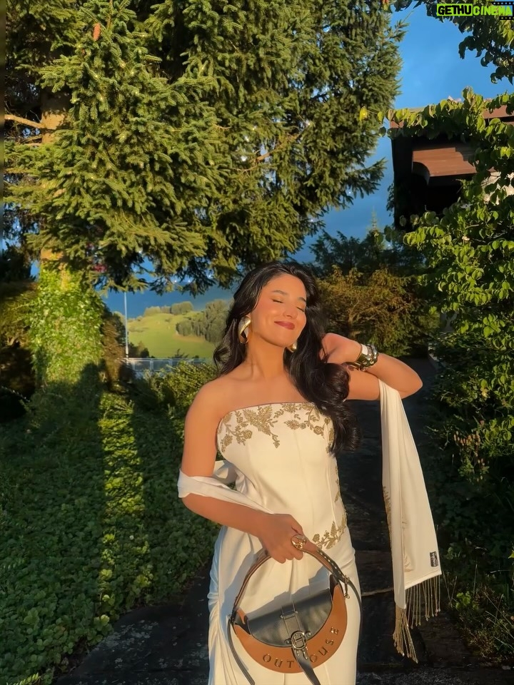 Somya Gupta - 19K Likes - Gala nights & good hair ✨✨ @pantene_india @pantene 

wearing @masabagupta 🤍
.
.
.

#Pantene80Years #Pantene, #PanteneHair #Collab