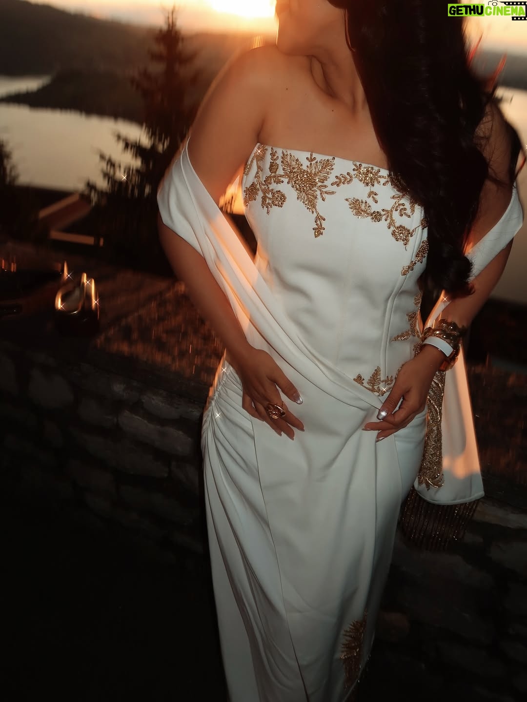 Somya Gupta - 19K Likes - Gala nights & good hair ✨✨ @pantene_india @pantene 

wearing @masabagupta 🤍
.
.
.

#Pantene80Years #Pantene, #PanteneHair #Collab