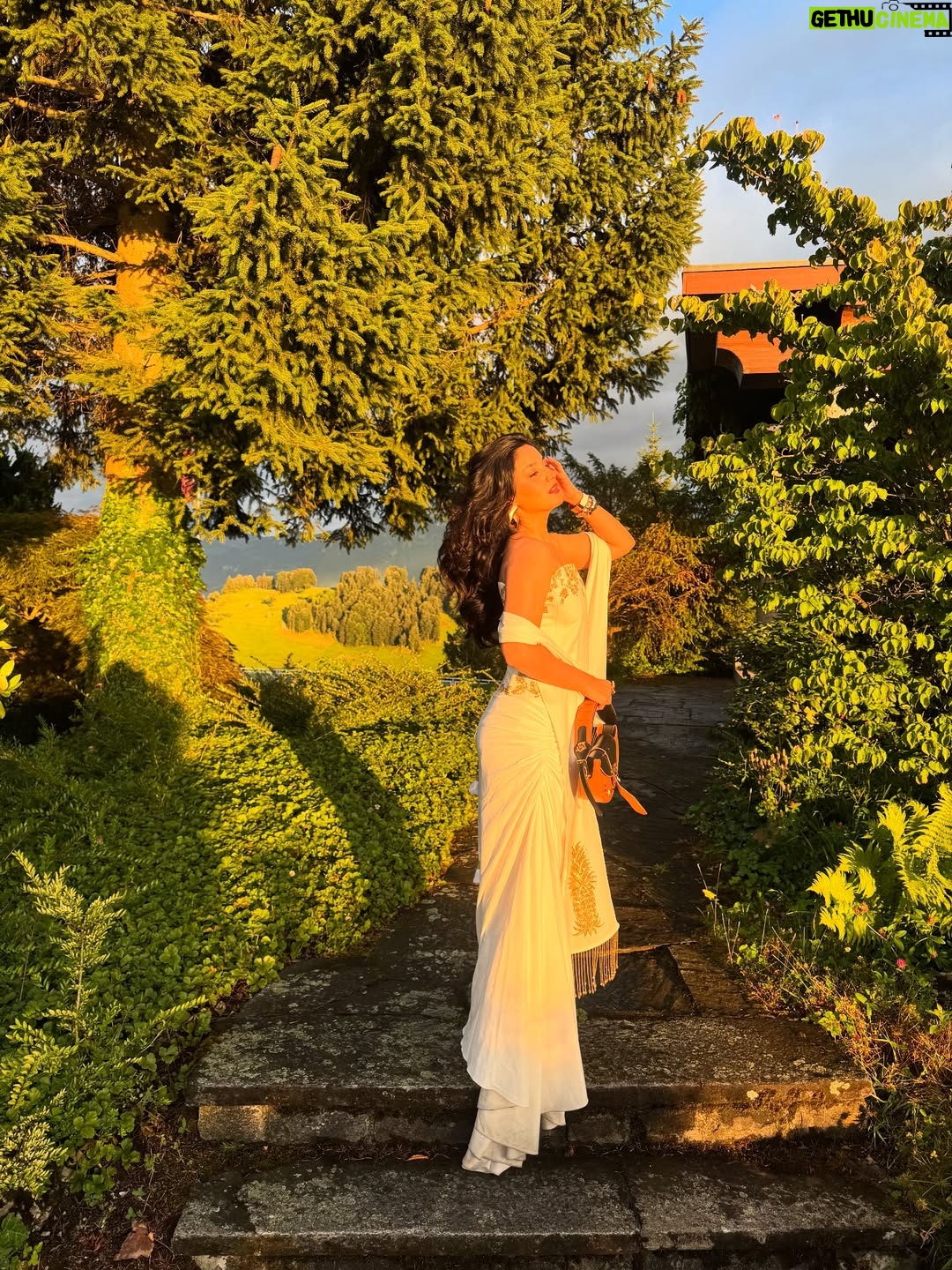 Somya Gupta - 19K Likes - Gala nights & good hair ✨✨ @pantene_india @pantene 

wearing @masabagupta 🤍
.
.
.

#Pantene80Years #Pantene, #PanteneHair #Collab