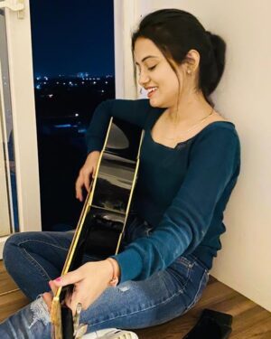 Sonal Dadhich Instagram - मेरा और तेरा कुछ ऐसा किस्सा है
की तू मेरी ज़िन्दगी का सबसे खूबसूरत हिस्सा है !!