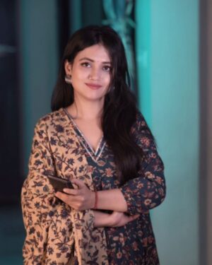Sonal Dadhich Instagram - 1, 2 or 3? 🌸💗
#explore #explorepage #trending #love #relatable #exploremore