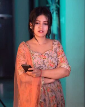 Sonal Dadhich Instagram - 1 2 or 3 ? 💗
#explore #explorepage #love #relatable #relationship #trending