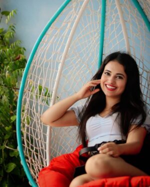 Sonal Dadhich Instagram - Smile through the hard times even though it doesn't seem to get any better, cause a smile is the first step in fixing things. 😃
#sonaldadhich #explorepage #exploremore #explore #picoftheday