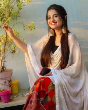 Sonal Dadhich Instagram - कितना खूबसूरत होता है ना किसी ऐसे इंसान का होना
जो तुमसे तुम्हारे साथ के अलावा और कुछ भी नहीं चाहता !