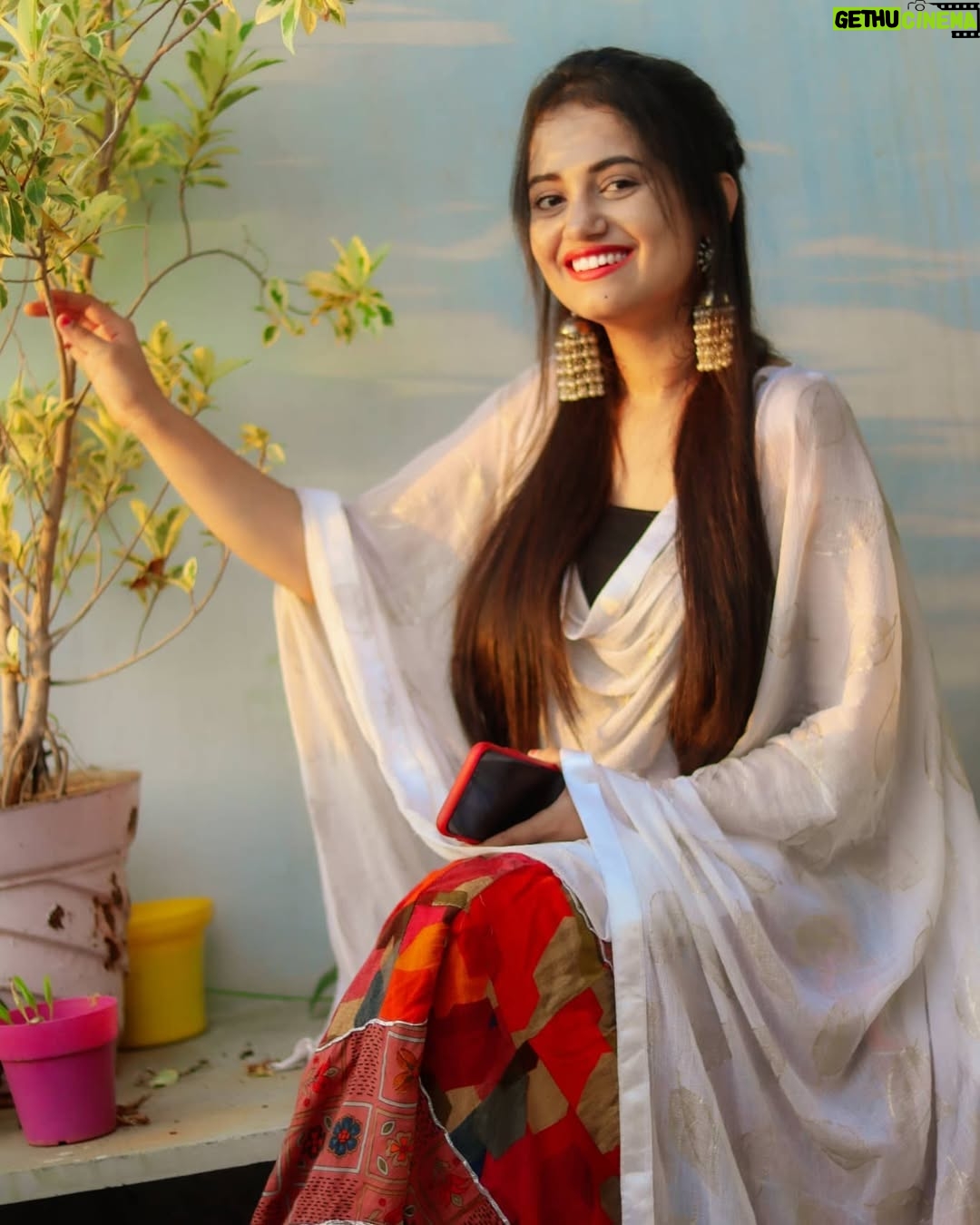 Sonal Dadhich - 12.4K Likes - कितना खूबसूरत होता है ना किसी ऐसे इंसान का होना 
जो तुमसे तुम्हारे साथ के अलावा और कुछ भी नहीं चाहता !