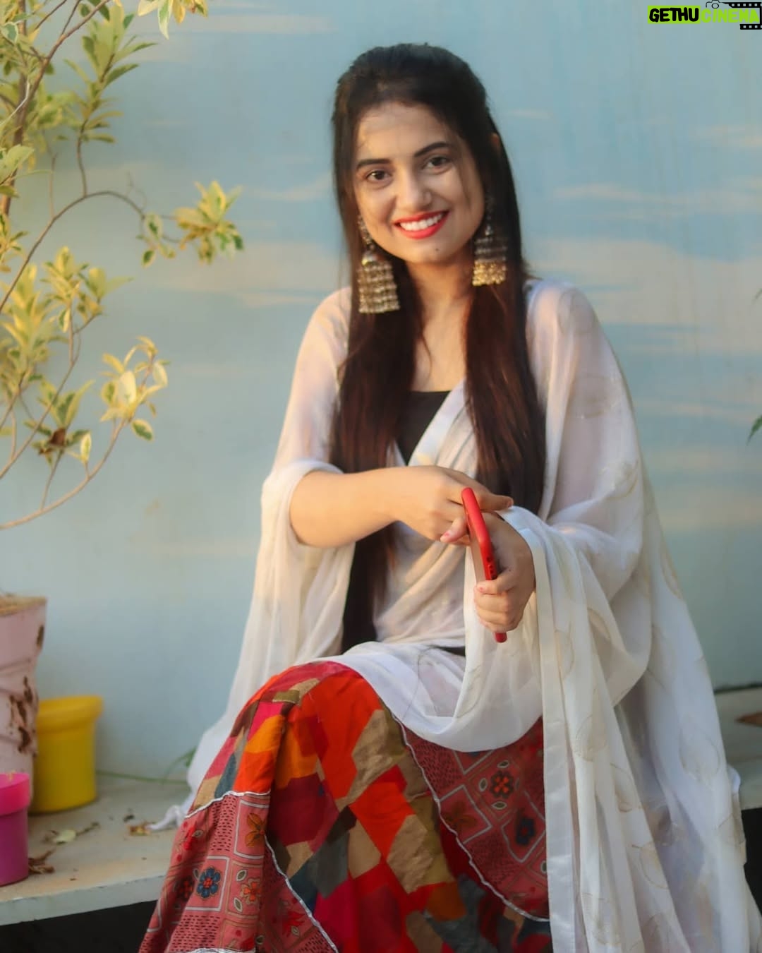 Sonal Dadhich - 12.4K Likes - कितना खूबसूरत होता है ना किसी ऐसे इंसान का होना 
जो तुमसे तुम्हारे साथ के अलावा और कुछ भी नहीं चाहता !