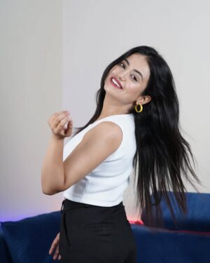 Sonal Dadhich Instagram - If you want to live a happy life, tie it to a goal, not to people or things.
#explore #explorepage #fyp