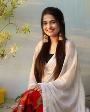 Sonal Dadhich Instagram - कितना खूबसूरत होता है ना किसी ऐसे इंसान का होना
जो तुमसे तुम्हारे साथ के अलावा और कुछ भी नहीं चाहता !