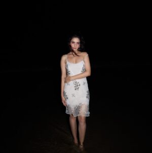 Sonali Kukreja Instagram - Cosmic chaos ✨🌌🌙🪐💫
Makeup : me 🙋♀️
Hair : beach did her thing 💁♀️
Outfit Thrifted @bornglamorous_ 🫶🏻