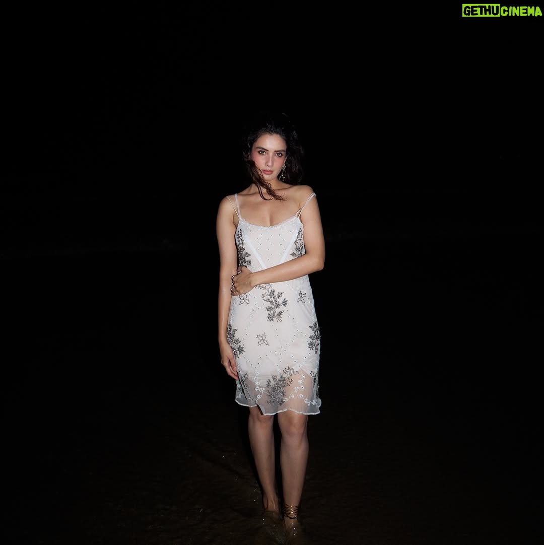 Sonali Kukreja - 2.1K Likes - Cosmic chaos ✨🌌🌙🪐💫
Makeup : me 🙋‍♀️
Hair : beach did her thing 💁‍♀️

Outfit Thrifted @bornglamorous_ 🫶🏻