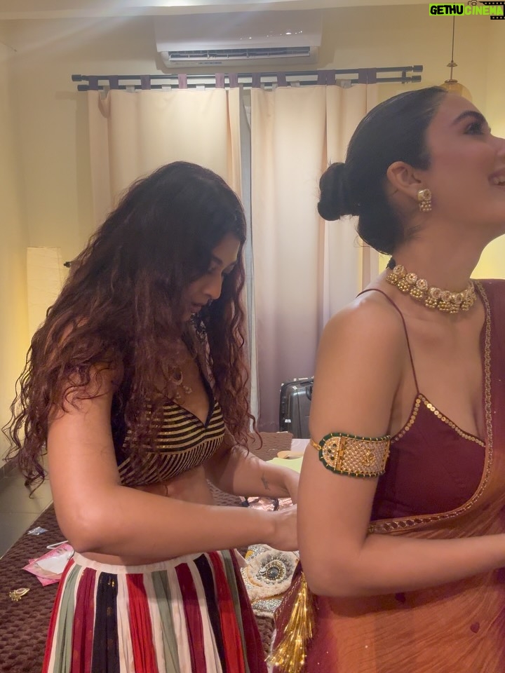 Sonali Kukreja - 2.7K Likes - ✨ Firsts always become the best memories ,felt like the perfect shubharambh <3 ✨

Couldn’t have asked for a better look – wearing @kalavruti by nishitakathiria (thank you for creating it on such short notice!) 💫
Styled with love by @puja_prajapati 🌸