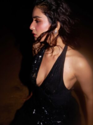 Sonali Kukreja Instagram - Flash ,waves and my ride and die ✨
@bornglamorous_ 🫶🏻
📸Maestro @dyartisticc