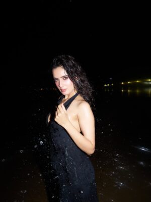 Sonali Kukreja Instagram - Flash ,waves and my ride and die ✨
@bornglamorous_ 🫶🏻
📸Maestro @dyartisticc