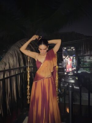Sonali Kukreja Instagram - ✨ Firsts always become the best memories ,felt like the perfect shubharambh <3 ✨
Couldn’t have asked for a better look – wearing @kalavruti by nishitakathiria (thank you for creating it on such short notice!) 💫
Styled with love by @puja_prajapati 🌸