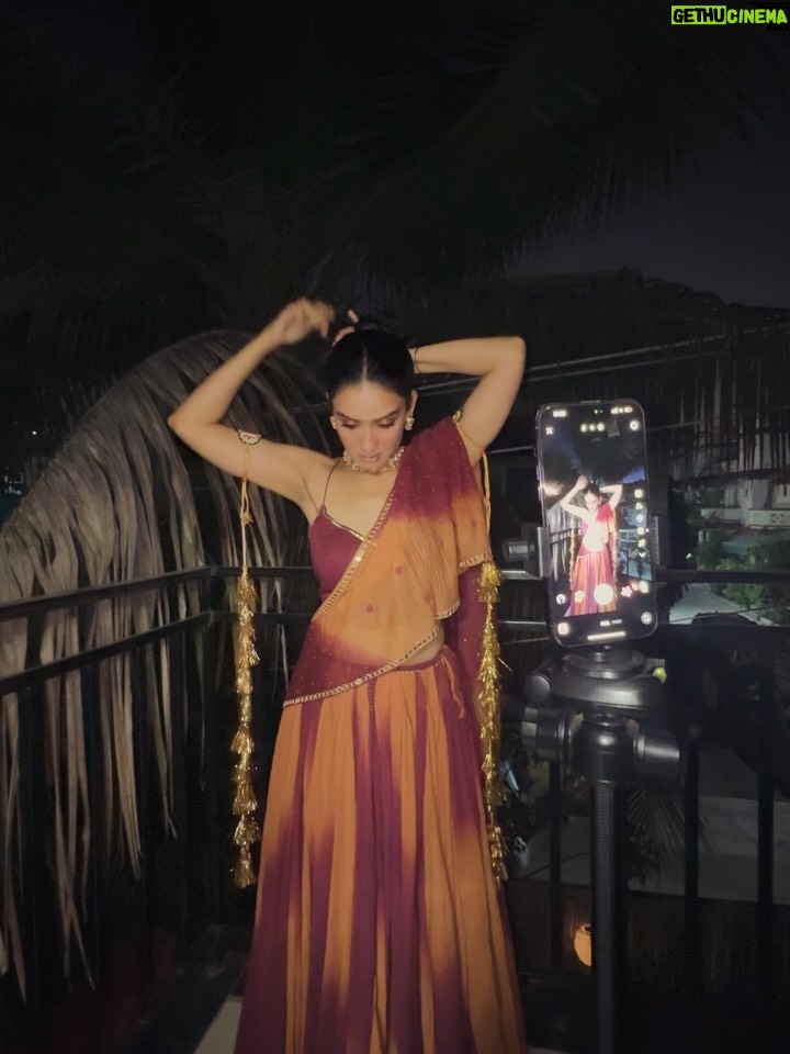 Sonali Kukreja - 2.7K Likes - ✨ Firsts always become the best memories ,felt like the perfect shubharambh <3 ✨

Couldn’t have asked for a better look – wearing @kalavruti by nishitakathiria (thank you for creating it on such short notice!) 💫
Styled with love by @puja_prajapati 🌸