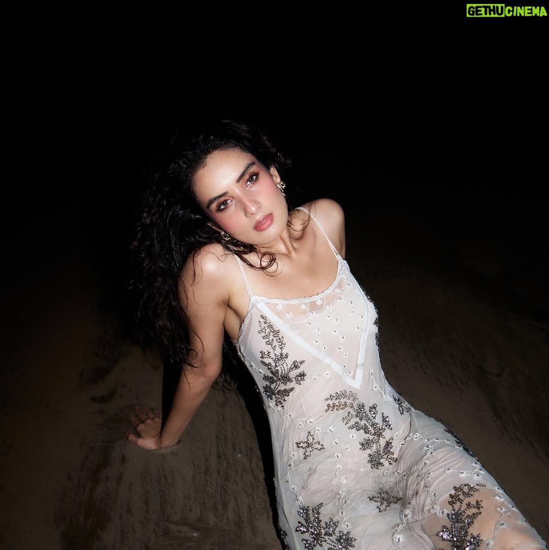 Sonali Kukreja - 2.1K Likes - Cosmic chaos ✨🌌🌙🪐💫
Makeup : me 🙋‍♀️
Hair : beach did her thing 💁‍♀️

Outfit Thrifted @bornglamorous_ 🫶🏻