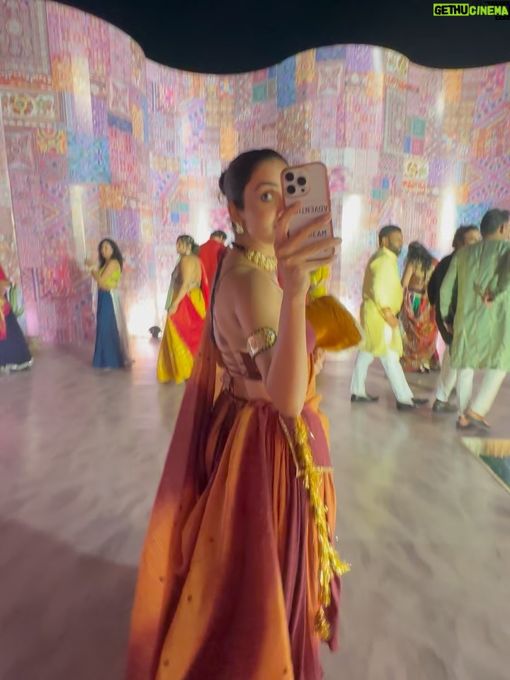 Sonali Kukreja - 2.7K Likes - ✨ Firsts always become the best memories ,felt like the perfect shubharambh <3 ✨

Couldn’t have asked for a better look – wearing @kalavruti by nishitakathiria (thank you for creating it on such short notice!) 💫
Styled with love by @puja_prajapati 🌸