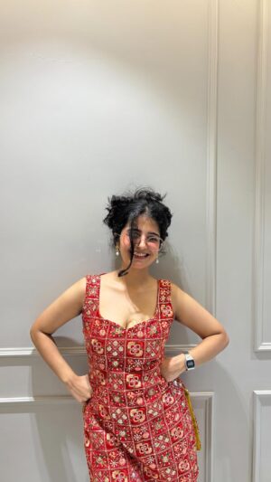 Sonali Priya Instagram - my nickname is āseeniā for a reason: kyuki mai pura time seeti rehti hoonšŖ”š§µāļø
.
.
.
.
.
.
#outfitinspiration #fashion #ethnicwear #shortkurti #selfmade #sewing #designer #designerkurti #fashiondesigner #sewing #viral #trend #explore #fyp