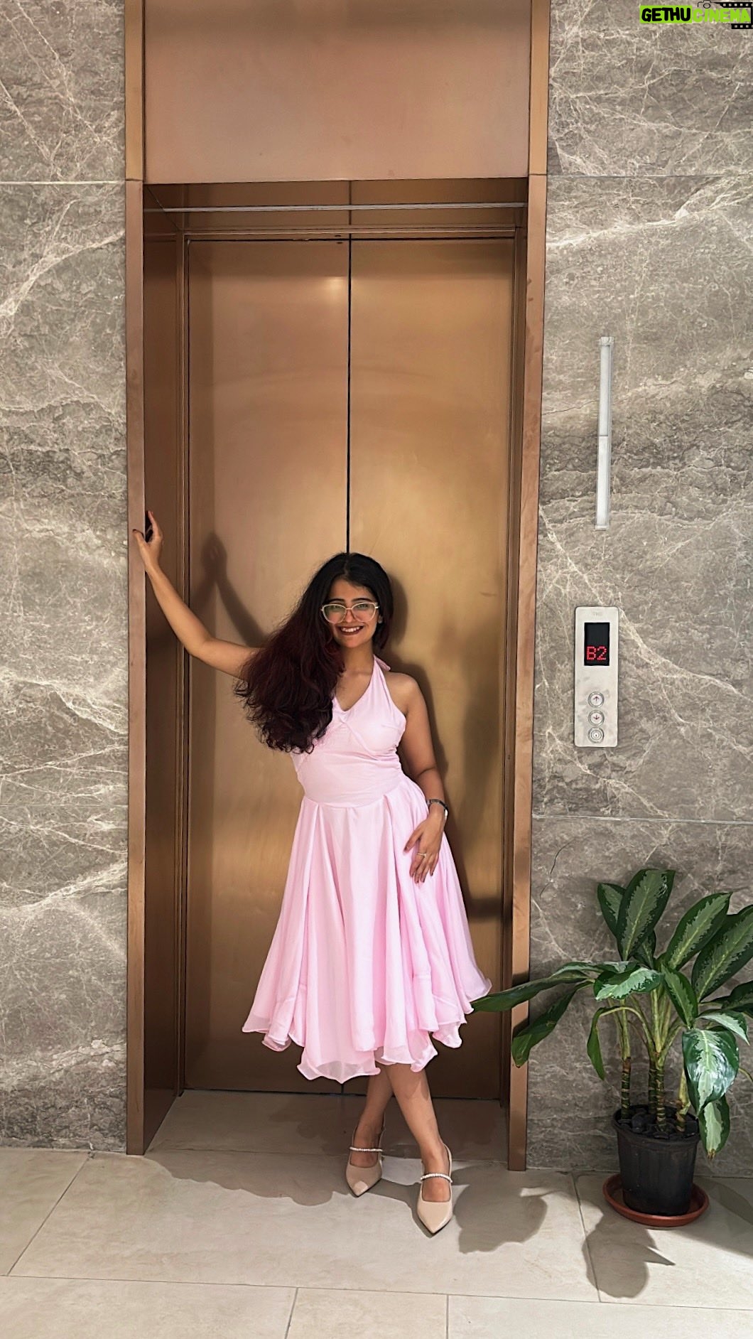 Sonali Priya - 13.7K Likes - comment ‘twirl’ for the link!🎀
here’s a peek into a day in my life! starting it all with a refreshing boost🫧
.
.
.
.
.
.
.
.
.
#bodywash #skincare #fyp #sewing #viral #fashion #explore #fashiondesigner #fashionstyle #trending #twirl #twirldress #dress #stitching #handmade