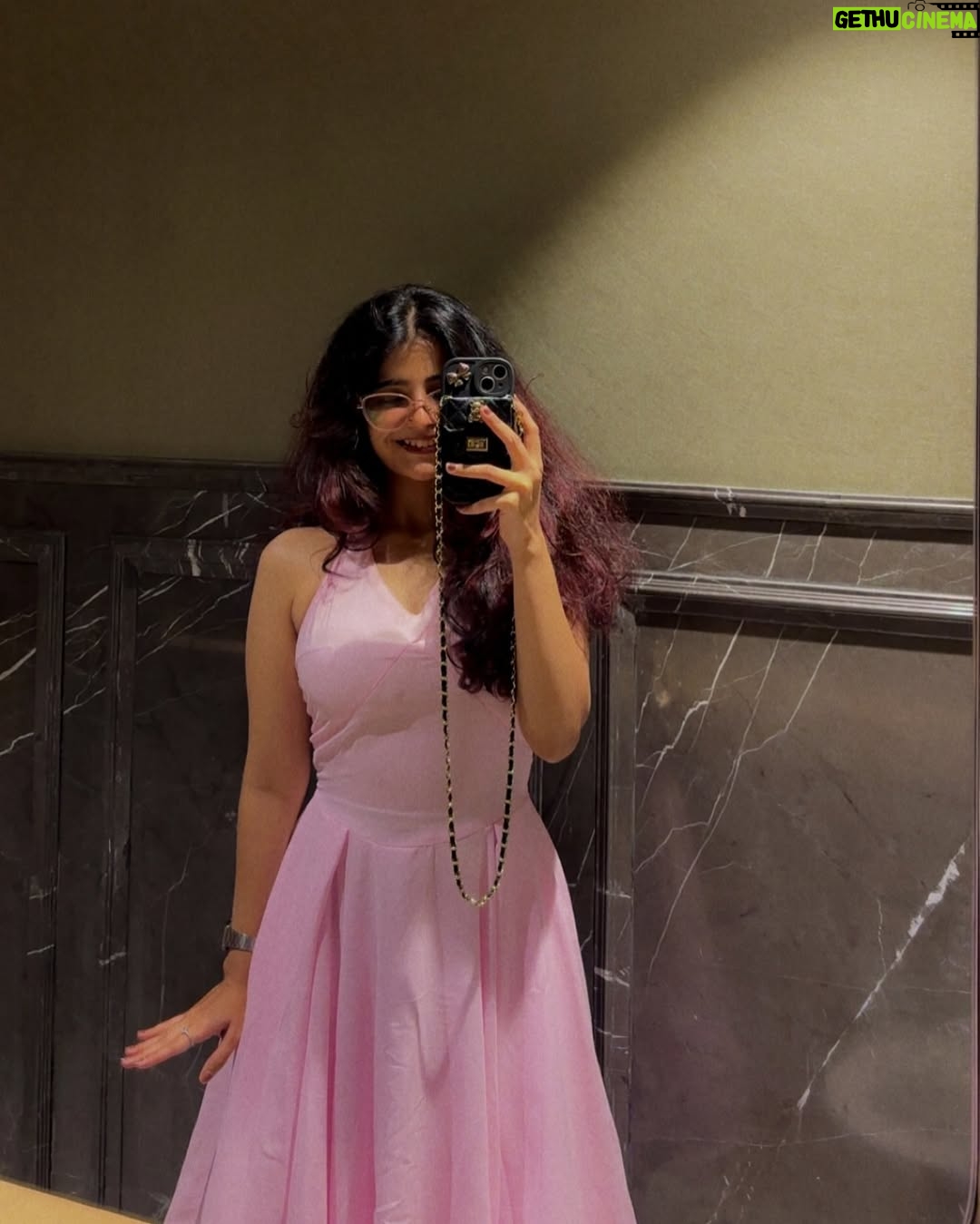 Sonali Priya - 20.2K Likes - new dress banau tab tak yeh wali hi ache se dekh lo🍬👛🎀
.
.
.
.
.
.
.
.
#stitch #stitching #stitchersgonnastitch #sewing #artist #fashion #fashionstyle #fashionblogger #fashiondesigner #sewingisfun #dress #cottagecoreaesthetic #summerdress #halterdress #pinkdress🎀