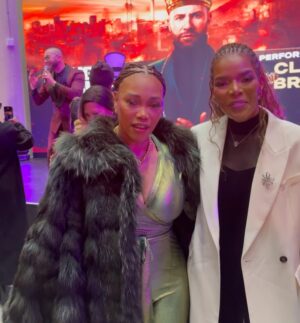 Sonia Mbele Instagram - @connie_ferguson Miss Connie I know we have our random talks…but there was NOTHING RANDOM about our discussing the 3rd Season of #kingsofjoburg it is scary good…and after binge watching tonight I’m like whatt 😳 you did it my sister, and I’m sure your Guardian Angel is looking on with pride 👏🏽 @clintonthebrink I thought I knew you…from playing friends and roomies on generations to this df!!!
#bravo 
#welldone 
#kingsofjoburg 
#netflix 
#gamechanger 
#bingewatch