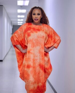 Sonia Mbele Instagram - Here’s a thing…those who see you, see you. Those who don’t, don’t matter.

Dressed by @manyakum 

#keepon
#keepworking 
#keepgrinding