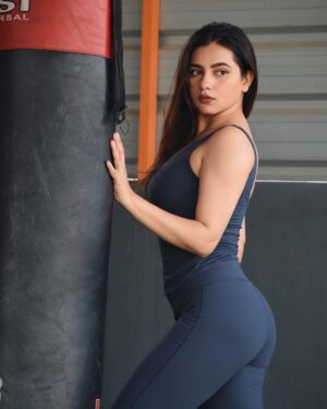 Sonia Verma Instagram - Running late is my cardio🤪👊
