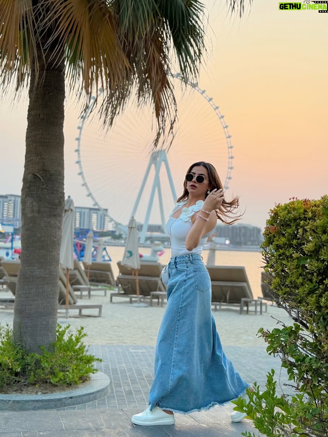 Sonia Verma - 14.3K Likes - Last wali photo ch sirra laya 🤣🫶🏻 
#dubai🇦🇪 #dubaimarina❤️❤️❤️