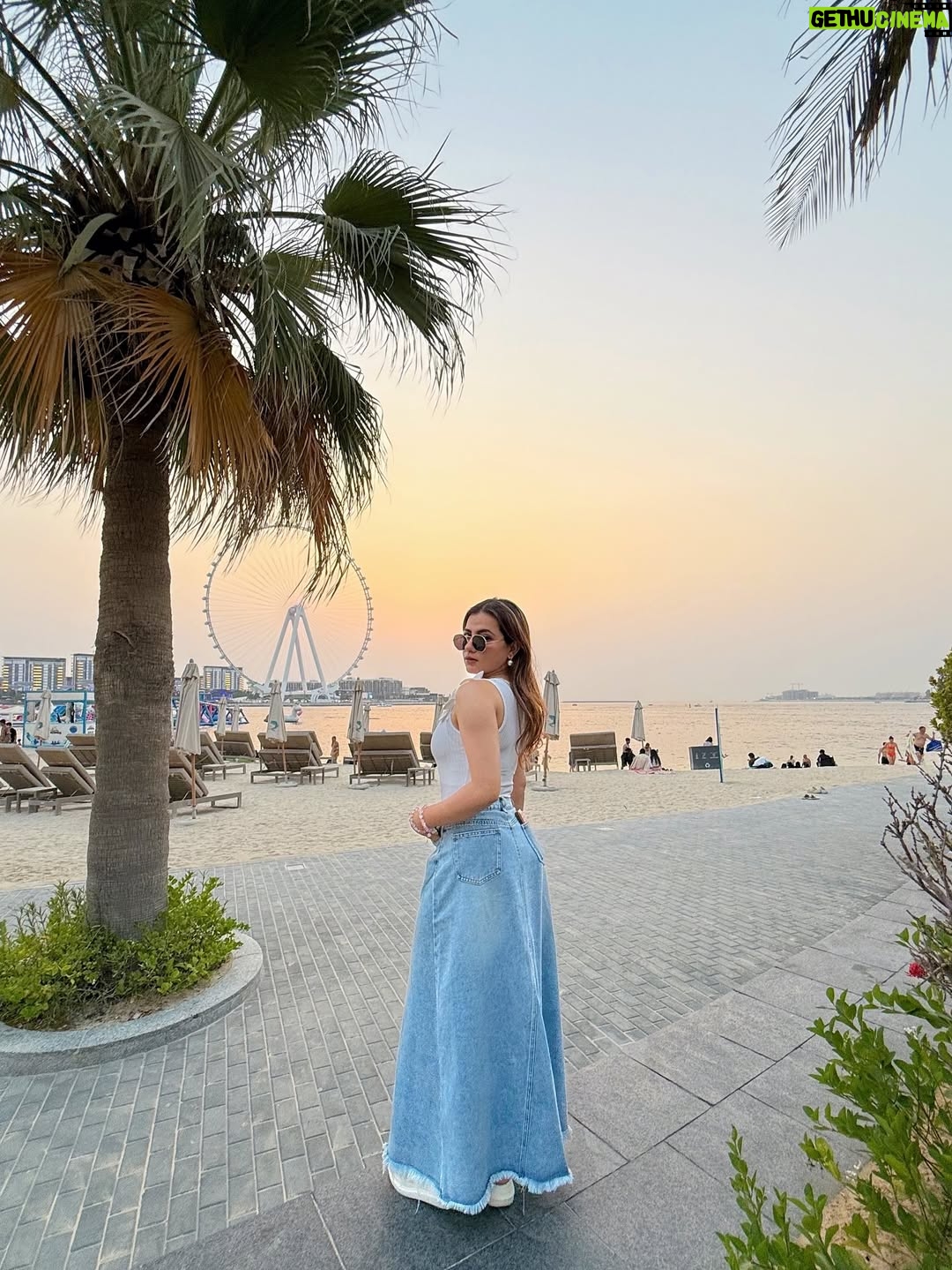 Sonia Verma - 14.3K Likes - Last wali photo ch sirra laya 🤣🫶🏻 
#dubai🇦🇪 #dubaimarina❤️❤️❤️