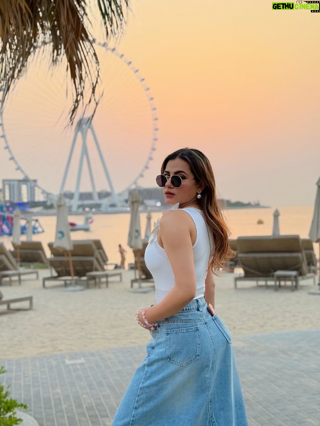 Sonia Verma - 14.3K Likes - Last wali photo ch sirra laya 🤣🫶🏻 
#dubai🇦🇪 #dubaimarina❤️❤️❤️