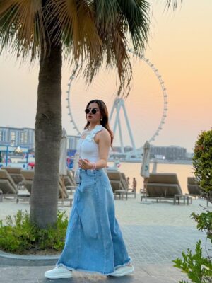 Sonia Verma Instagram - Last wali photo ch sirra laya 🤣🫶🏻
#dubai🇦🇪 #dubaimarina❤️❤️❤️