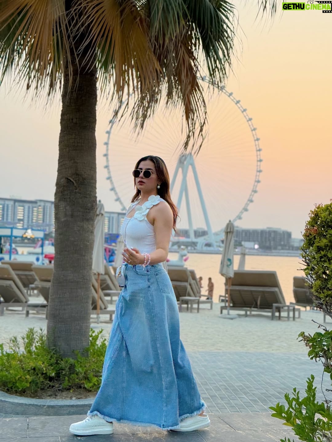Sonia Verma - 14.3K Likes - Last wali photo ch sirra laya 🤣🫶🏻 
#dubai🇦🇪 #dubaimarina❤️❤️❤️