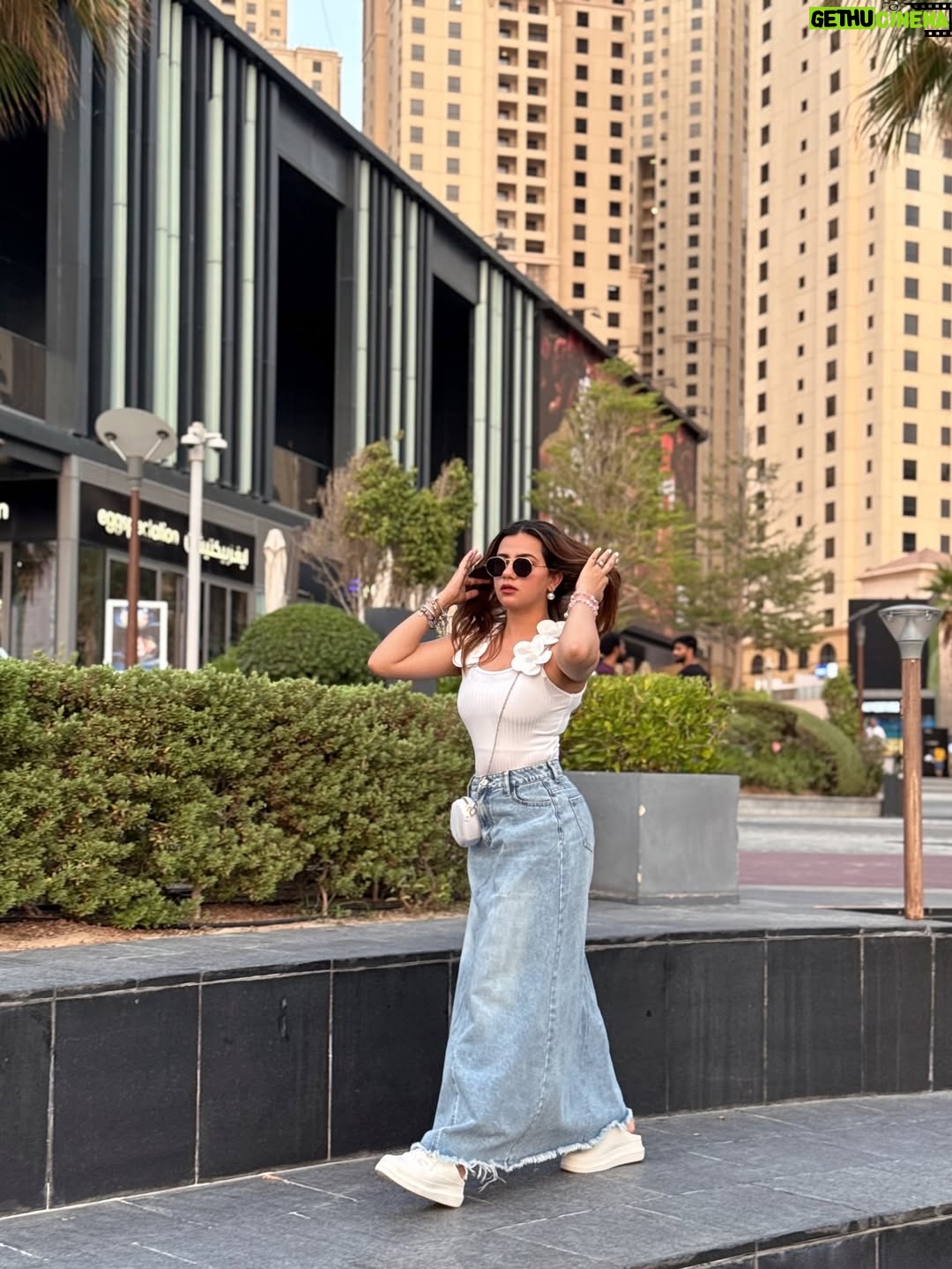 Sonia Verma - 14.3K Likes - Last wali photo ch sirra laya 🤣🫶🏻 
#dubai🇦🇪 #dubaimarina❤️❤️❤️