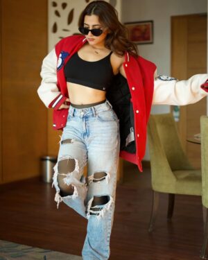 Sonia Verma Instagram - East to West karayi Balle Balle☠️