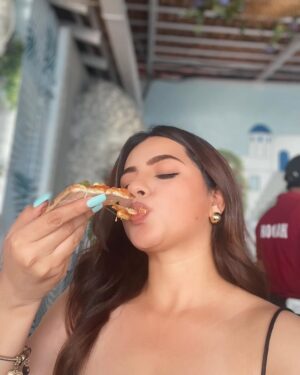 Sonia Verma Instagram - A pizza 🍕 kinda day 🫢