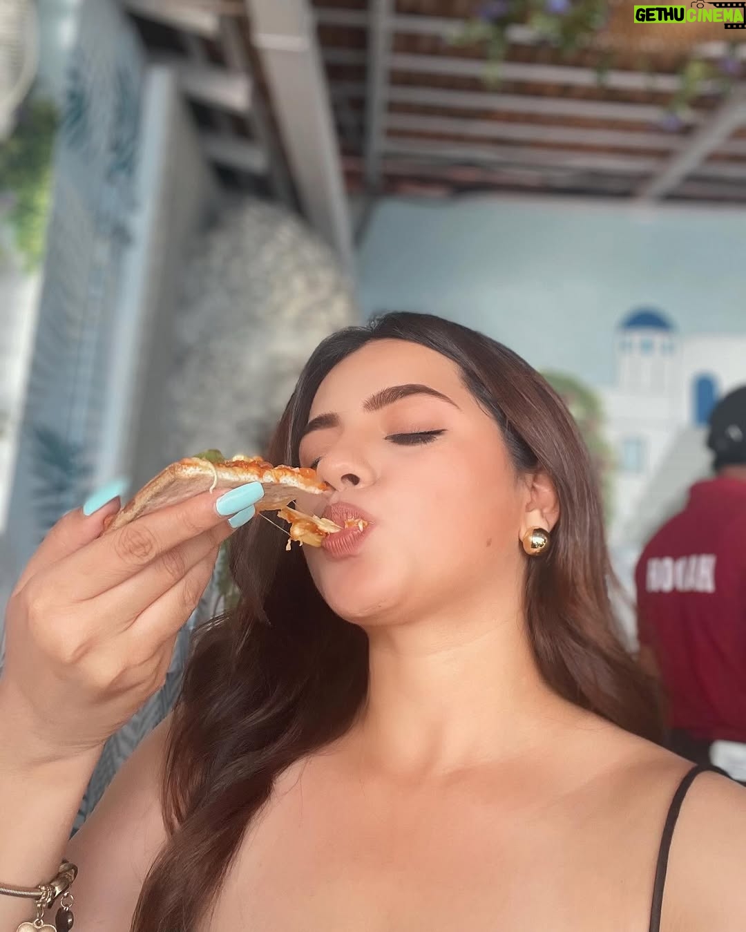 Sonia Verma - 11.1K Likes - A pizza 🍕 kinda day 🫢