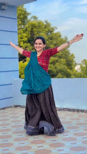 Soniya Meena Instagram - Exercise 🤣 #reelsinstagram #trendingreels #reels #foryou #foryoupage #reelsindia #reelsvideo #viralreels #trending #viral #bmw