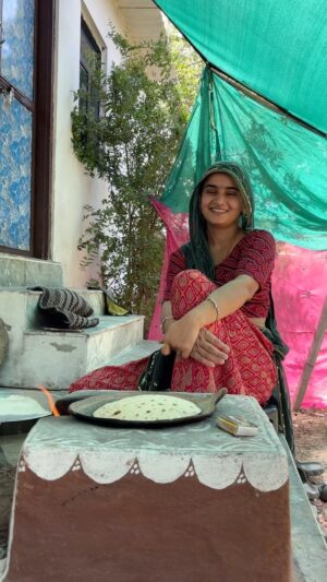 Soniya Meena Instagram - Sahi h ya galat👍 #reelsinstagram #trendingreels #reels #foryou #foryoupage #reelsindia #reelsvideo #viralreels #trending #viral #bmw