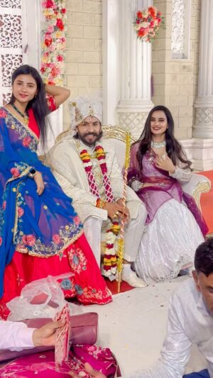Soniya Meena Instagram - Bhai ki shadi ❤️ #reelsinstagram #trendingreels #reels #foryou #foryoupage #reelsvideo #reelsindia #viralreels #trending #viral #bmw
