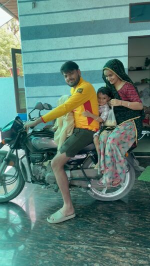 Soniya Meena Instagram - Jai Bajrang Bali ❤️ #reelsinstagram #trendingreels #reels #foryou #foryoupage #reelsindia #reelsvideo #viralreels #trending #viral #bmw