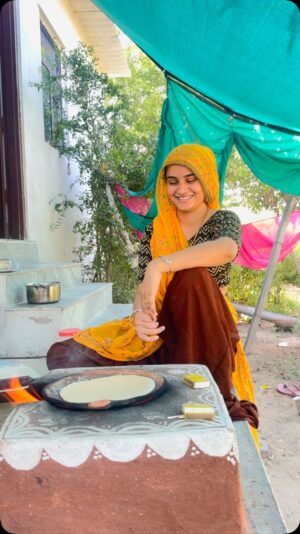 Soniya Meena Instagram - Kis kis ko pata h 😅 #reelsinstagram #trendingreels #reels #foryou #foryoupage #reelsindia #reelsvideo #viralreels #trending #viral #bmw