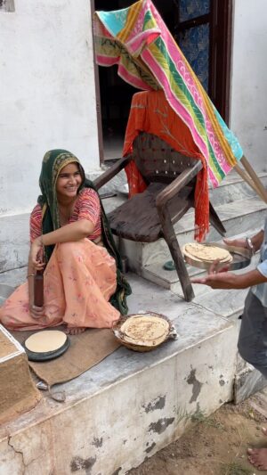 Soniya Meena Instagram - 8 Roti 🫓 challenge 🙏 #reelsinstagram #trendingreels #reels #foryou #foryoupage #reelsindia #reelsvideo #viralreels #trending #viral #bmw