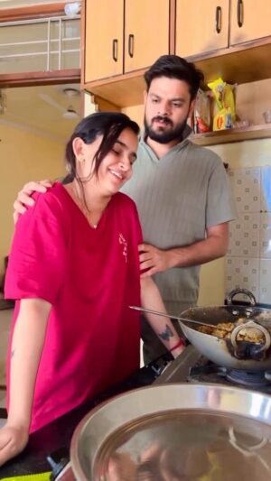 Soniya Meena Instagram - Sahi h ha 🥺 #reelsinstagram #trendingreels #reels #foryou #foryoupage #reelsindia #reelsvideo #viralreels #trending #viral #bmw